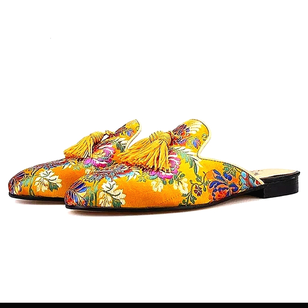 ❤️Flamboyant Silk  Embroidered mules with silk tessels. NW…